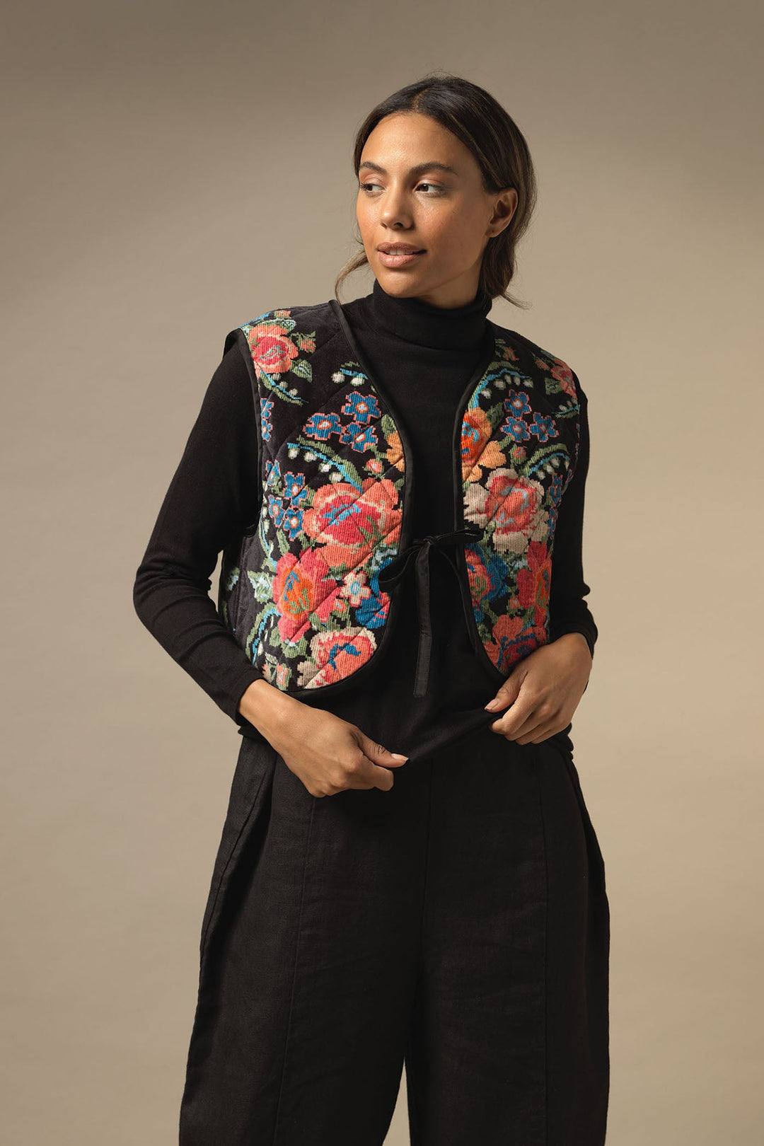 Woven Flower Black Gilet