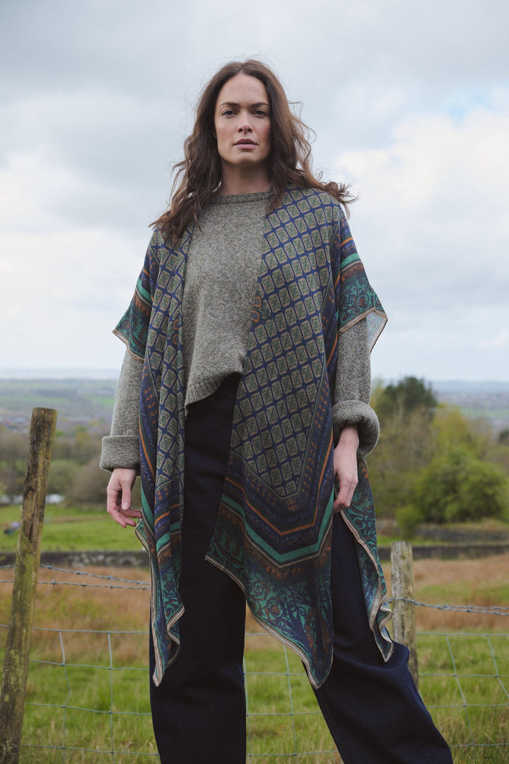 Amulet Emerald Wool Throwover