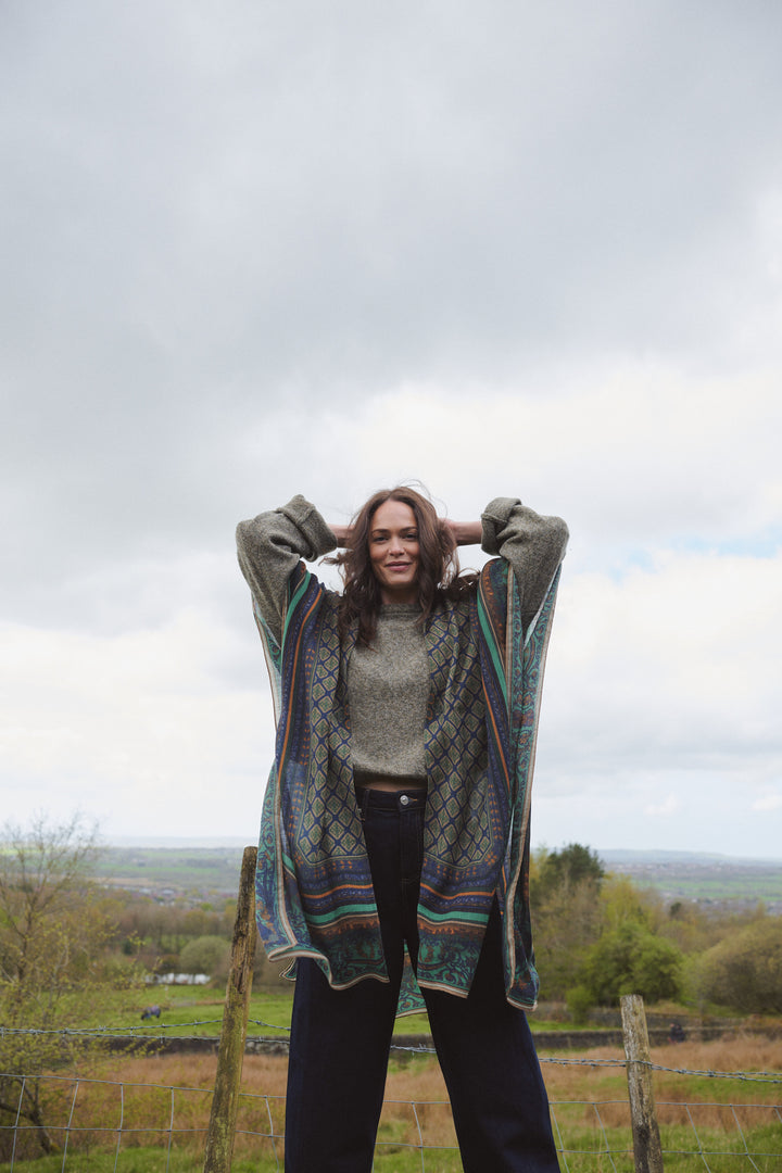 Amulet Emerald Wool Throwover