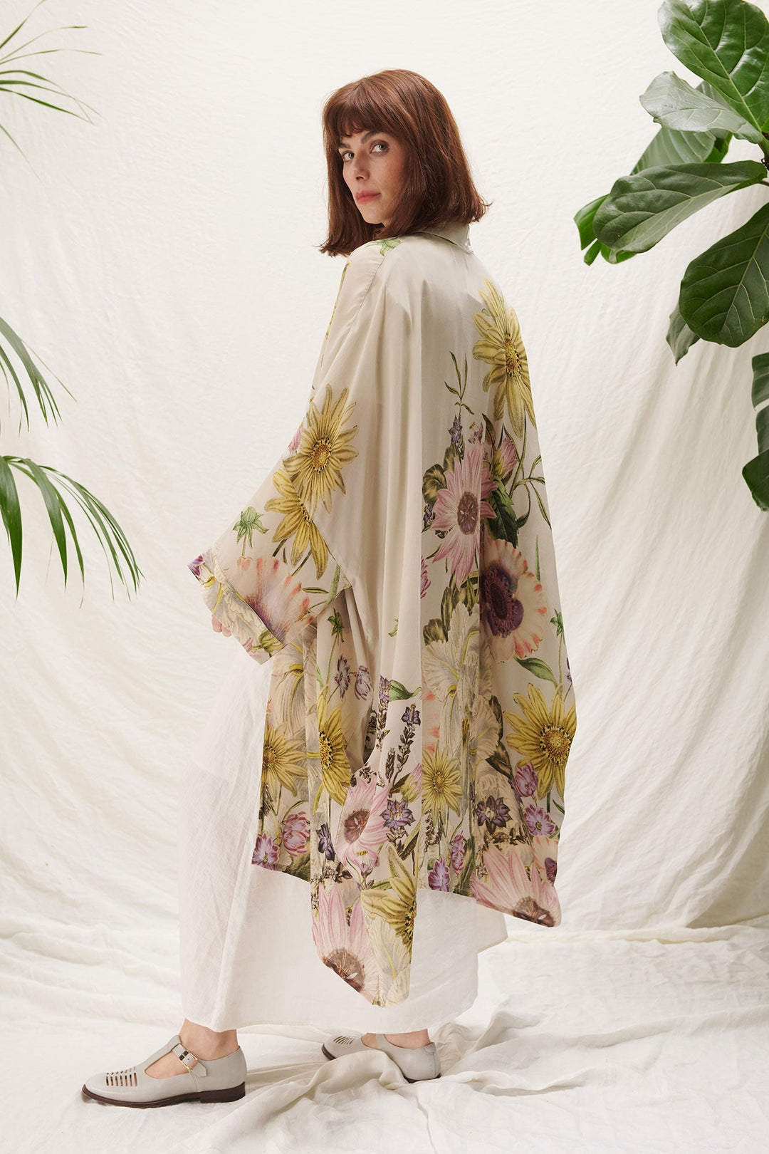 long floral daisy print kimono suitable for plus size by one hundred stars